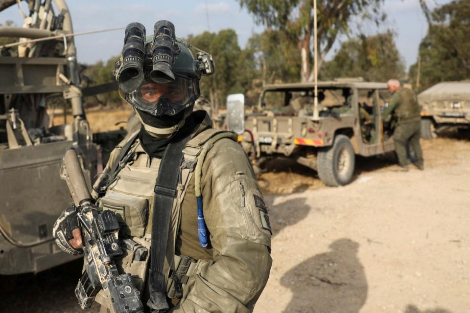 本月1日，一名駐紮於以色列與加薩邊境的以軍人員。路透社