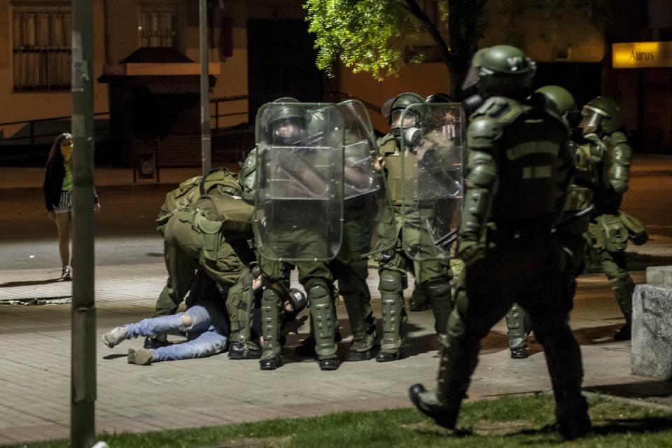 <span class="caption">Chile’s militaristic national police are alleged to have used excess force during Chile’s 2019 mass protests.</span> <span class="attribution"><span class="source">Fernando Lavoz/NurPhoto via Getty Images</span></span>