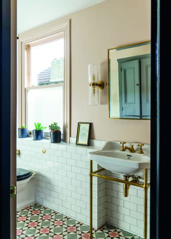 12 Best Paint Colors for Small Bathrooms