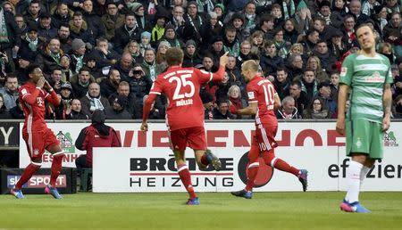 Football Soccer - Werder Bremen v FC Bayern Munich - German Bundesliga - Weserstadion, Bremen, Germany - 28/01/17 - Munich's David Alaba celebrates with team mates after he scored against Bremen REUTERS/Fabian Bimmer