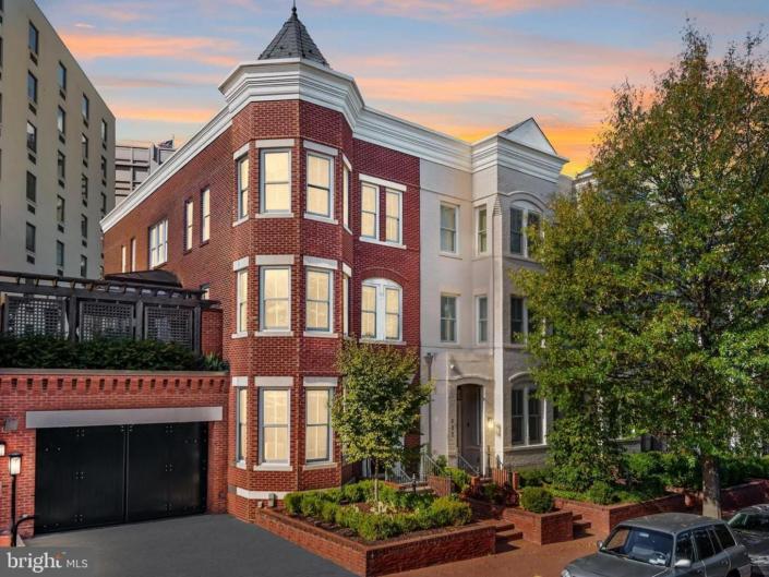 exterior of Gabe Bankman-Fried's DC townhouse