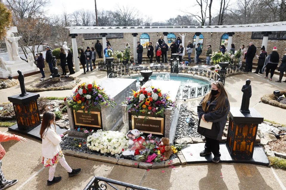 MEMPHIS, TENNESSEE - JANUARY 22: Fans visit the grave of Lisa Marie Presley and Graceland meditation pool during her memorial on January 22, 2023 in Memphis, Tennessee. Presley, 54, the only child of American singer Elvis Presley, died January 12, 2023 in Los Angeles. (Photo by Jason Kempin/Getty Images)