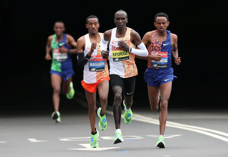 Athletics - London Marathon - London, Britain - April 28, 2019 Kenya's Eliud Kipchoge, Ethiopia's Mosinet Geremew and Ethiopia's Mule Wasihun in action during the men's elite race REUTERS/Peter Cziborra