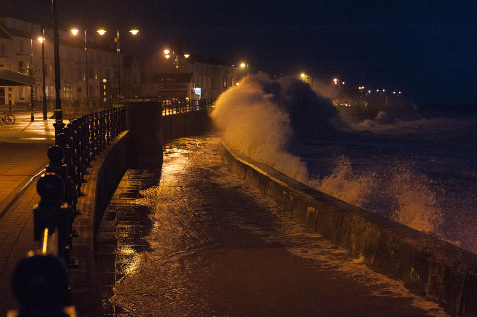 Huge waves in Porthcawl