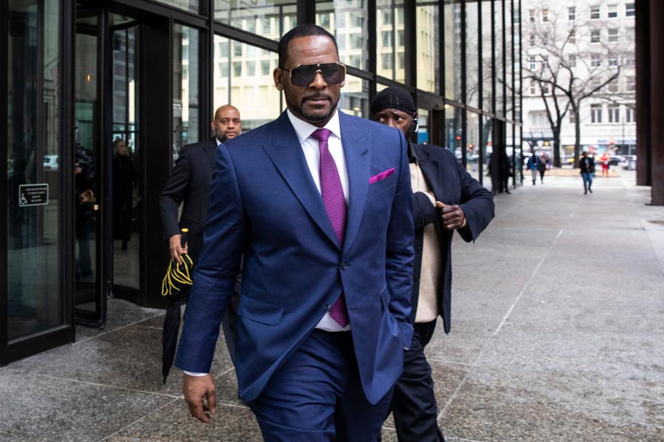 R. Kelly leaves court in 2019