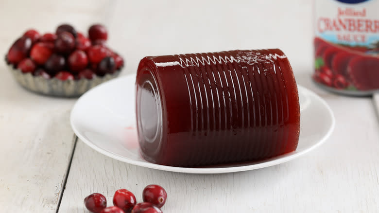 Canned cranberry sauce