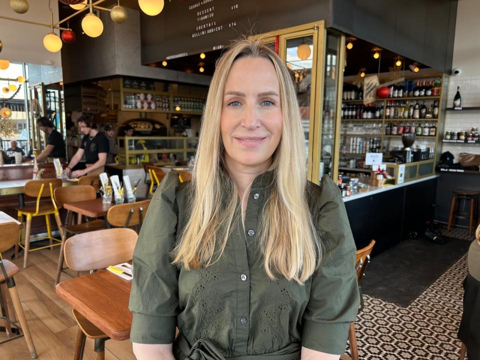 When the phone rings at Sabrina Décarie's Pizza 900 location in Vaudreuil-Dorion, it's bad news: a cancellation or a reduction in the size of a booking, she says.