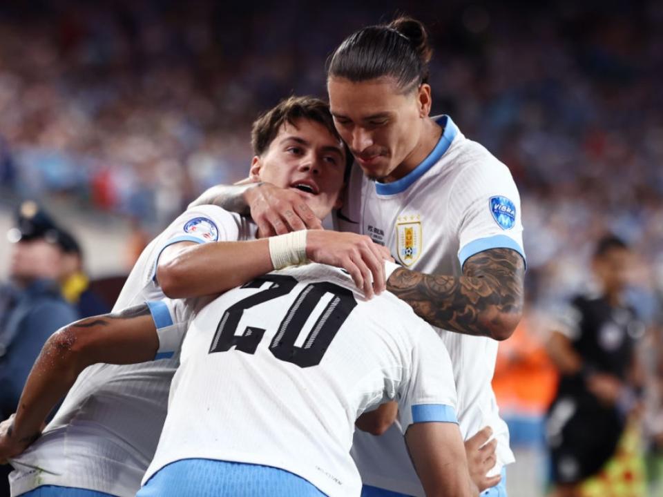 �� Uruguay thump Bolivia to take command of Group C; Panama stun USA