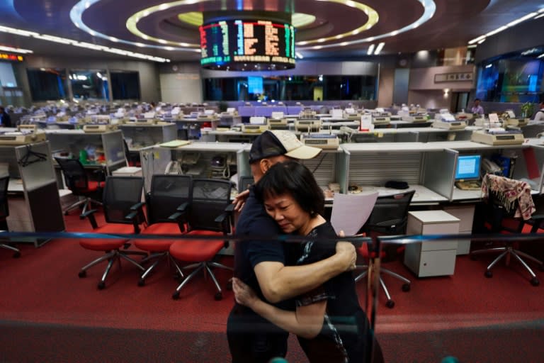 With just a handful of brokers left on the floor following the move to electronic trading, the Hong Kong Stock Exchange's historic trading hall will close at the end of the month