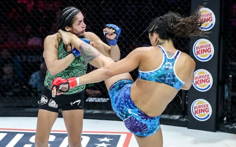 Lara lands flush on Arteaga with her most effective weapon  - Credit: Lucas Noonan/Bellator