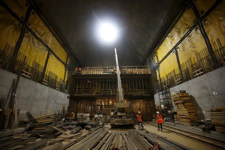 A tunnel in the East Side Access project, more than 15 stories beneath Midtown Manhattan where workers are building a new terminal for the Long Island Railroad, the United States' busiest commuter rail system, is seen during a media tour of the site in New York, November 4, 2015. REUTERS/Mike Segar