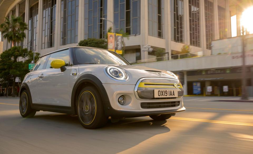 View Photos of the New 2020 Mini Cooper SE