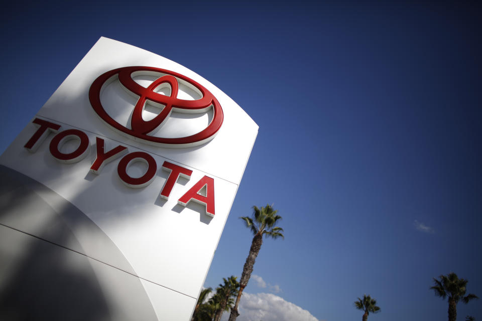 A Toyota dealership is seen in Los Angeles October 10, 2012. Toyota Motor Corp said it would recall more than 7.4 million vehicles worldwide for faulty power window switches that are a potential fire hazard, the latest in a series of setbacks that have dented the reputation of Japan's biggest automaker.REUTERS/Lucy Nicholson (UNITED STATES - Tags: TRANSPORT BUSINESS)