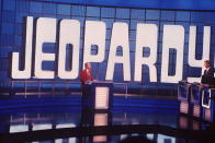 <p>Mit der deutschen Ausgabe der US-Rateshow „Jeopardy!“ verzeichnete Frank Elstner auch auf dem Privatsender RTL großen Erfolg. Über 800 Folgen gingen zwischen 1994 und 1998 über den Äther. Der Moderator hatte sich auch nach seiner Zeit bei RTL Radio Luxemburg stets ein gutes Verhältnis mit dem Sender bewahrt. (Bild: Actionpress) </p>