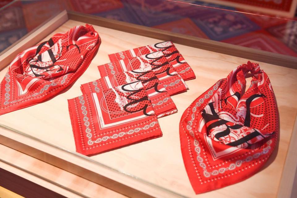 The "Carrémania" boutique will have a capsule collection of scarves that are only available at the pop-up.