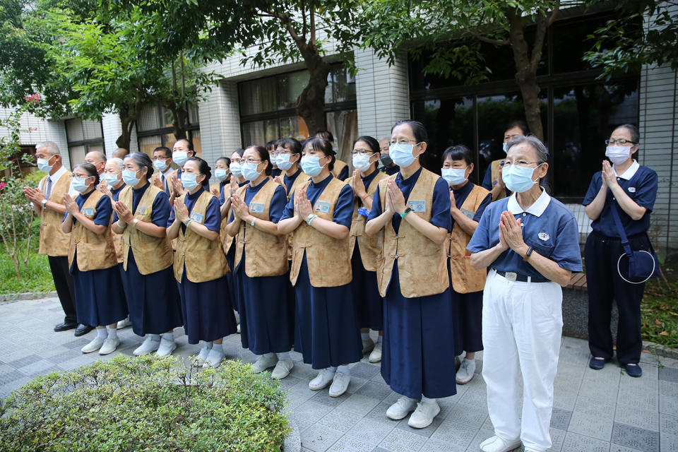 甫在七月底回歸醫院的醫療志工歡喜參加孝親感恩祈福會。(江家瑜攝)