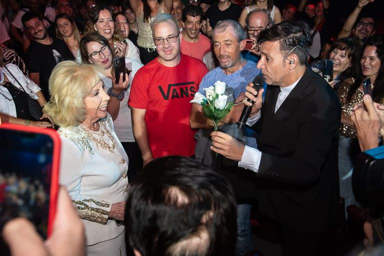 Flores de plástico para la gran diva argentina, toda una osadía de Martín Bossi que Chiquita celebró