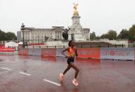 La keniana Brigid Kosgei durante la Maratón de Londres, en Londres, Reino Unido, el 4 de octubre de 2020