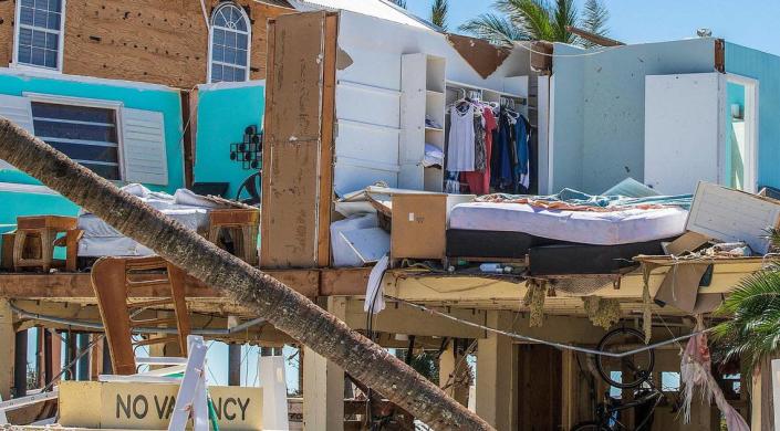 صحنه های تخریب در امتداد بلوار استرو در ساحل فورت مایرز دو روز پس از طوفان ایان که به عنوان طوفان رده 4 به سواحل غربی فلوریدا رسید.