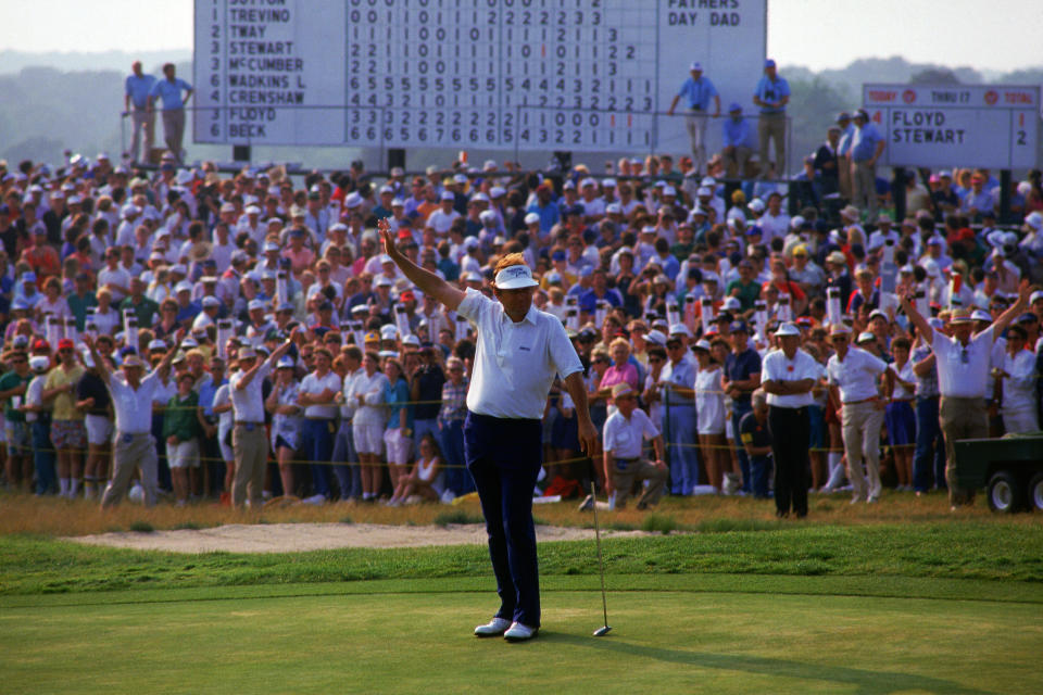 Raymond Floyd celebrates putting the winner at the U.S Open in Shinnecock Hills, NY, USA 1986. (Photo by David Cannon/Getty Images)