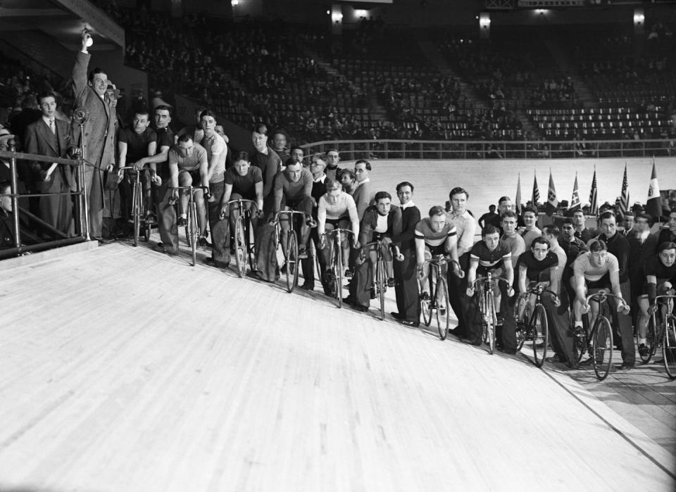 These Amazing Cycling Photos Will Send You Back in Time