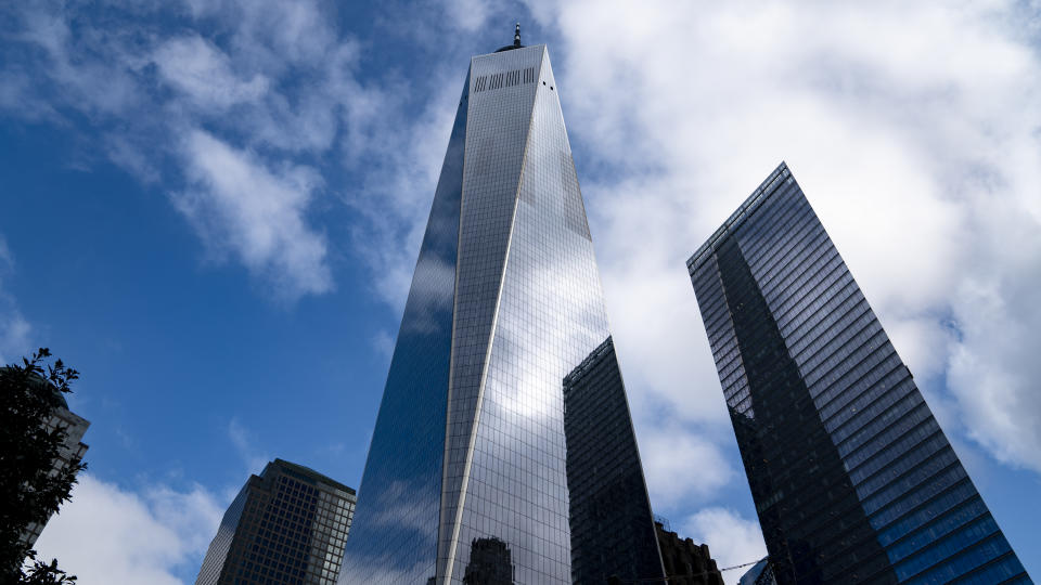 También conocida como la Torre de La Libertad, es el edificio principal del complejo que se levantó donde se ubicaba el anterior World Trade Center, que albergaba las Torres Gemelas que fueron destruidas en los atentados del 11S. Inaugurado en 2014 y ocupado por el grupo editorial Condé Nast, costó 3.450 millones de euros. (Foto: Getty Images).