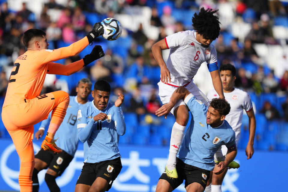 Uruguay's goalkeeper Randall Rodriguez makes s save during a FIFA U-20 World Cup Group E soccer match against Tunisia at the Malvinas Argentinas stadium in Mendoza, Argentina, Sunday, May 28, 2023. (AP Photo/Natacha Pisarenko)