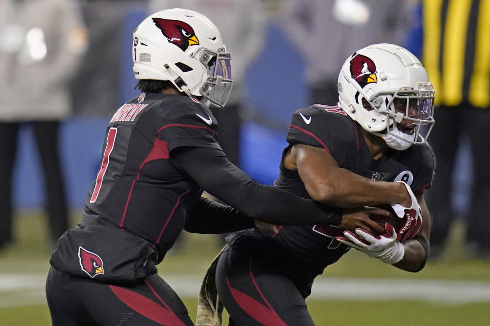 Arizona Cardinals quarterback Kyler Murray, left, hands off to running back Kenyan Drake, right, during the first half of an NFL football game against the Seattle Seahawks, Thursday, Nov. 19, 2020, in Seattle. (AP Photo/Elaine Thompson)