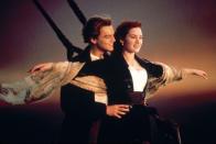 "Titanic" (1997): Eisbergeweise Kasse machte das Studio Twentieth Century Fox mit Leonardo DiCaprio, Kate Winslet und einem kenternden Ozeandampfer. 2,20 Milliarden US-Dollar bedeuten lange Zeit Platz eins für den Film von James Cameron, heute Platz drei. (Bild: Twentieth Century Fox)