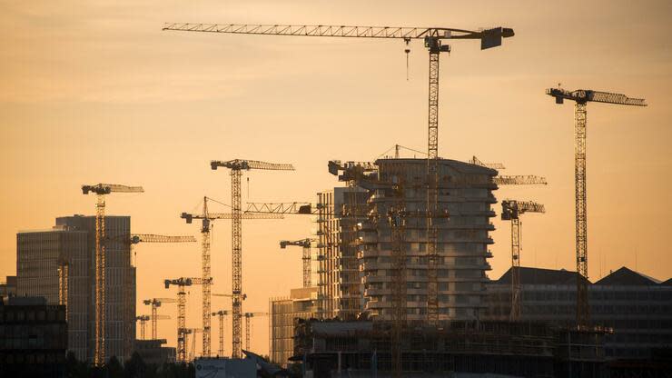 Nicht jede Wohnung, für die es eine Genehmigung gibt, wird auch wirklich gebaut. Foto: dpa