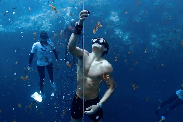 <p>Peacock</p> Orlando Bloom free diving in the Bahamas