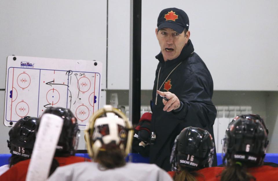 Canada's head coach Kevin Dineen talks to the women's ice hockey team during a team practice at the 2014 Sochi Winter Olympics February 19, 2014. REUTERS/Lucy Nicholson (RUSSIA - Tags: SPORT OLYMPICS ICE HOCKEY)