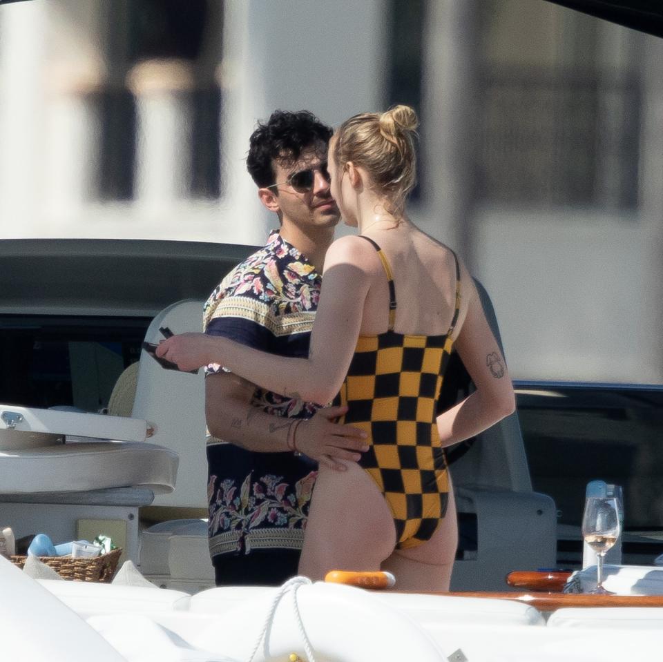 Couple: Sophie Turner and Joe Jonas packed on the PDA (SplashNews.com)