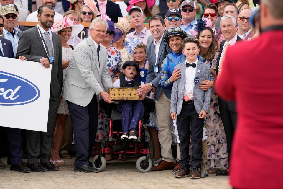 Cody's Wish inspires on way to victory in Churchill Downs Stakes before