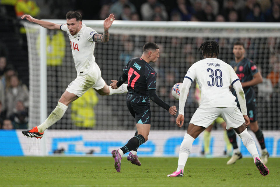 Tottenham's Pierre-Emile Hojbjerg, left, battles for the ball with Manchester City's Phil Foden during the English FA Cup fourth round soccer match between Tottenham Hotspur and Manchester City in London, Friday, Jan. 26, 2024. (AP Photo/Dave Shopland)