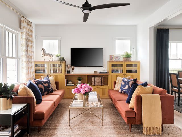 <p>HGTV</p> The living area