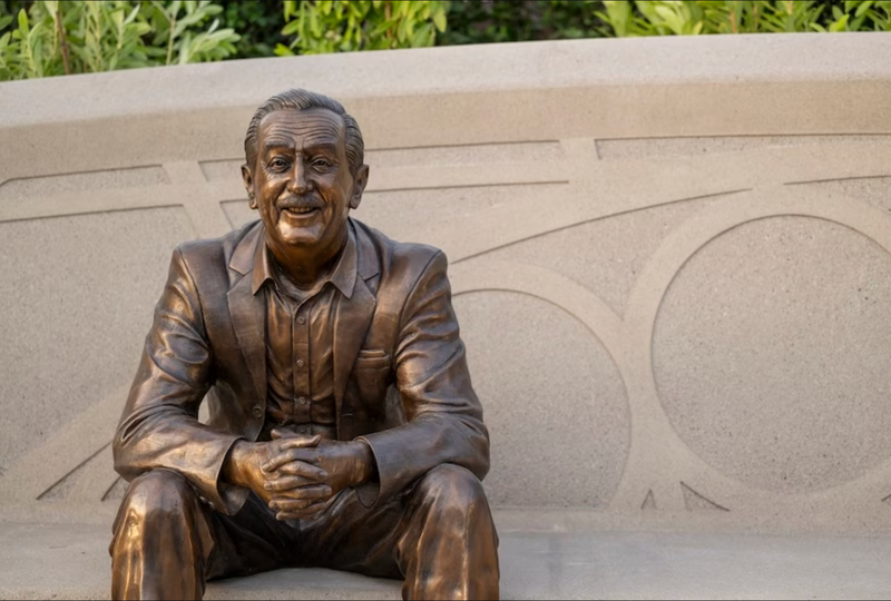 Walt Disney Dreamer Epcot statue