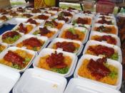 <b>NASI TOMATO</b><br><br>Walaupun penyediaannya nampak mudah, iaitu hanya dengan nasi berlaukkan ayam masak merah bersama tomato dan sayuran lain, namun nasi tomato tetap menjadi kegemaran orang ramai menjelang bulan ramadan.