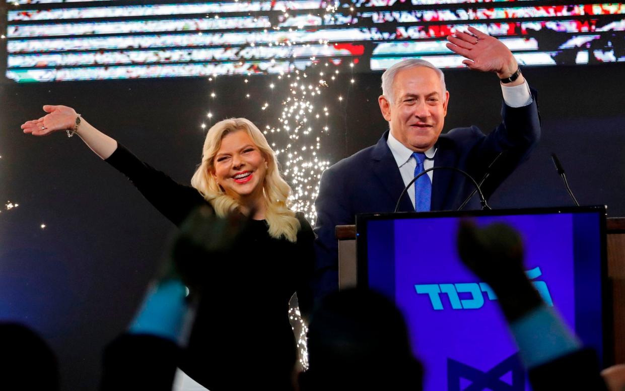 Benjamin Netanyahu and his wife Sara celebrate their victory - AFP