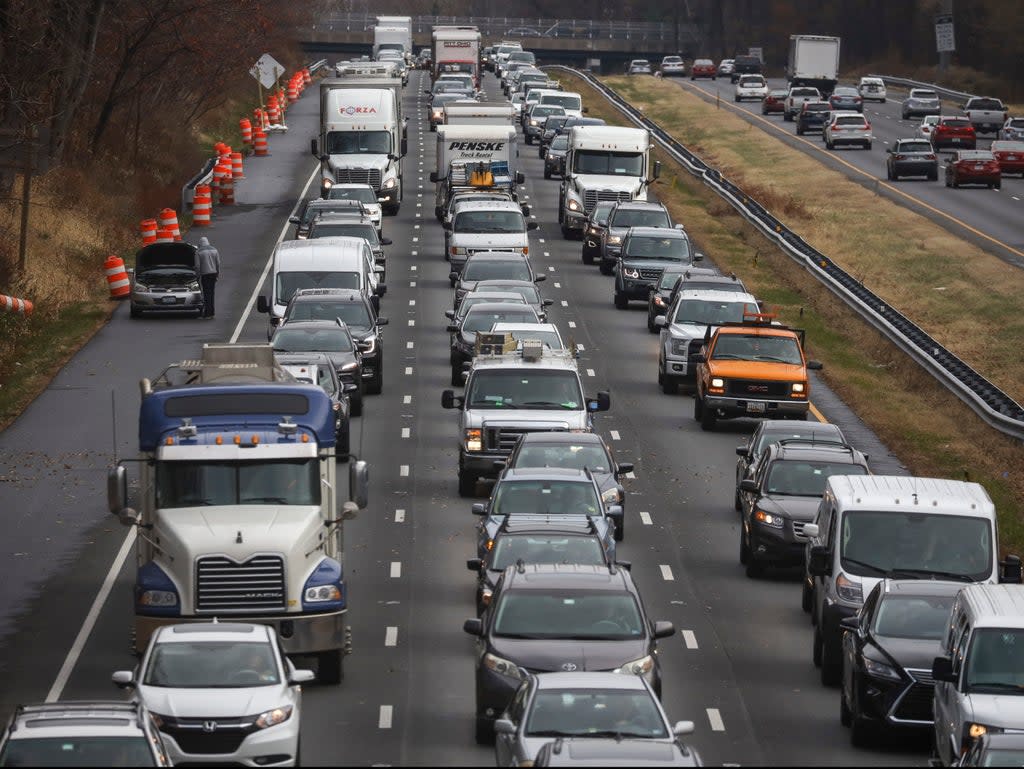  Heavy traffic moves slowly on I-495 (Capital Beltway) the day before Thanksgiving 27 November, 2019 in Bethesda, Maryland (Getty Images)