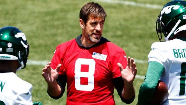 Jets' Aaron Rodgers over calf issue and practicing, providing some 'wow'  moments –