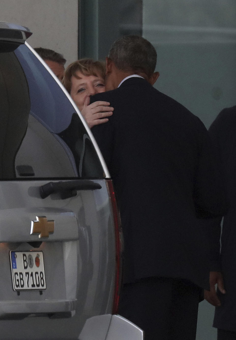 Former US President Barack Obama, right, bids farewell German Chancellor Angela Merkel, left, after a meeting at the Chancellery in Berlin, Germany, Friday, April 5, 2019. (AP Photo/Michael Sohn)