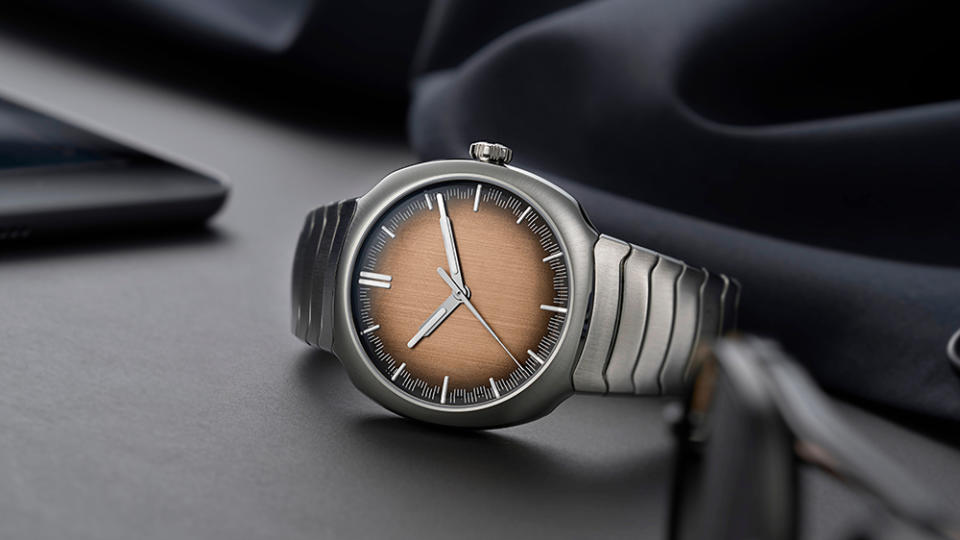 The H. Moser & Cie Streamliner Center Seconds Smoked Salmon on its side