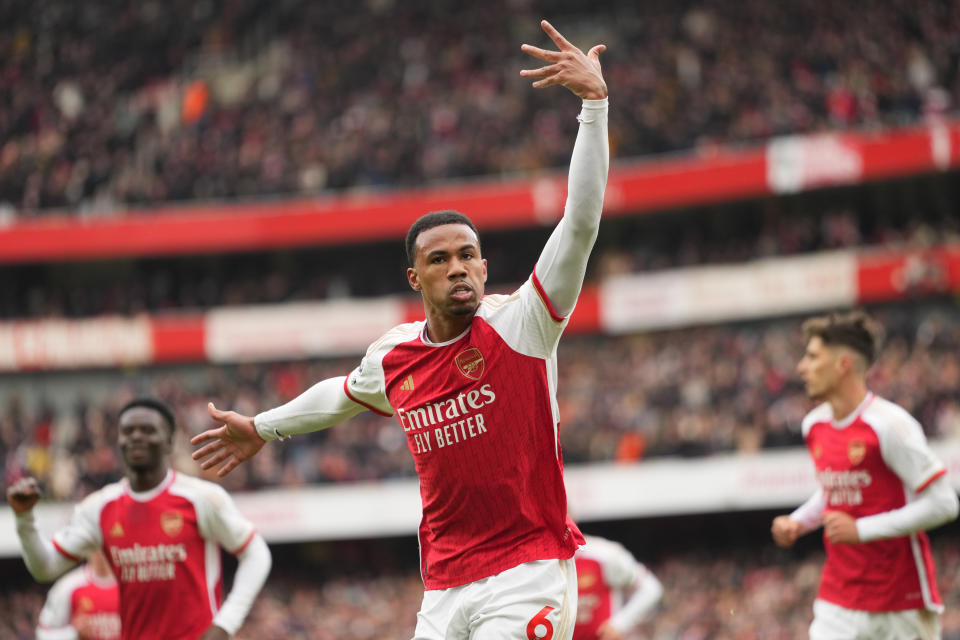 Arsenal's Gabriel, centre, celebrates after scoring his side's opening goal during the English Premier League soccer match between Arsenal and Crystal Palace at Emirates Stadium in London, Saturday, Jan. 20, 2024. (AP Photo/Kirsty Wigglesworth)