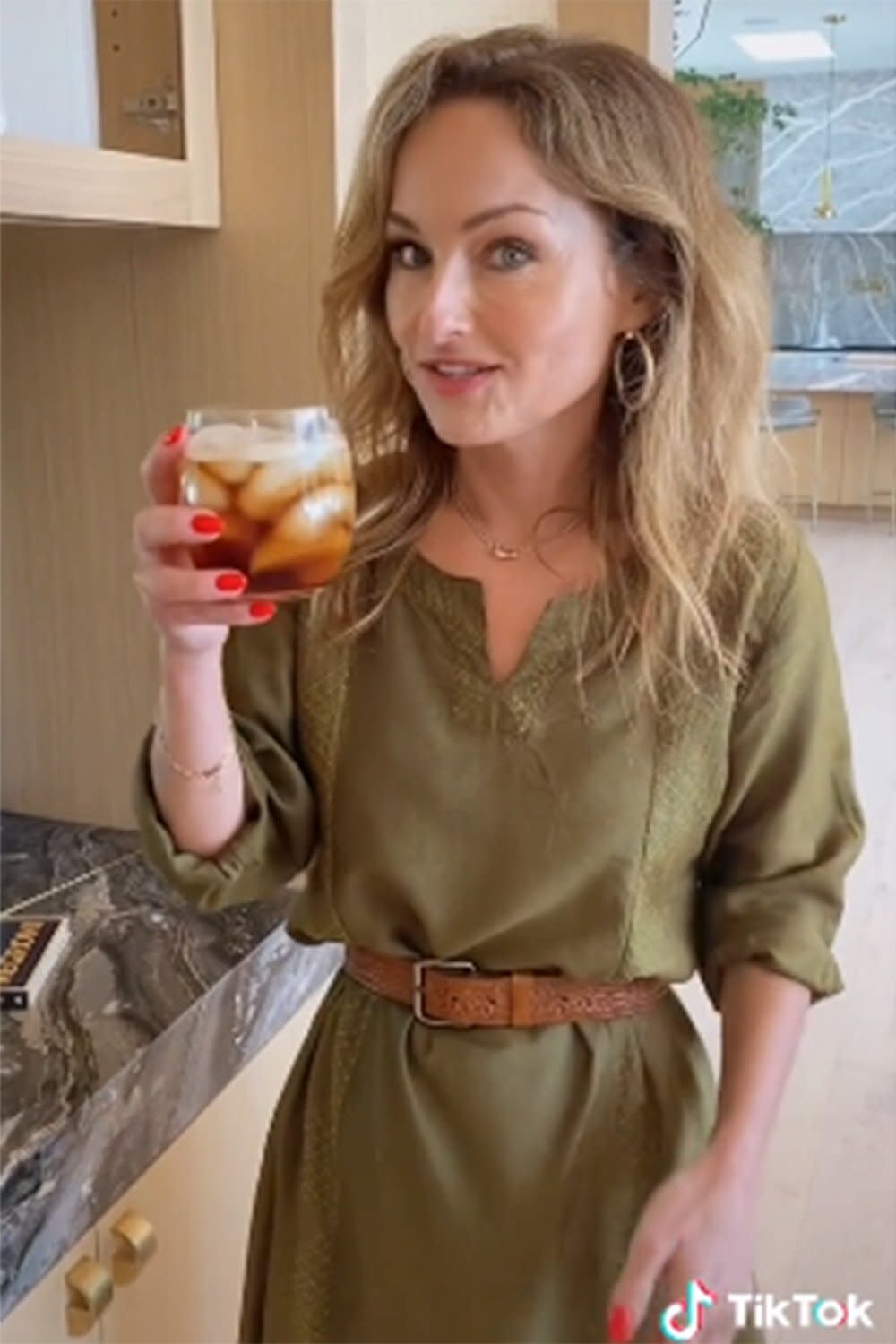 Giada De Laurentiis tries the healthy coke alternative