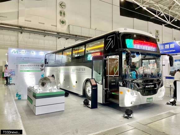 成運汽車展出快充電巴與直驅馬達。（圖：成運汽車提供）