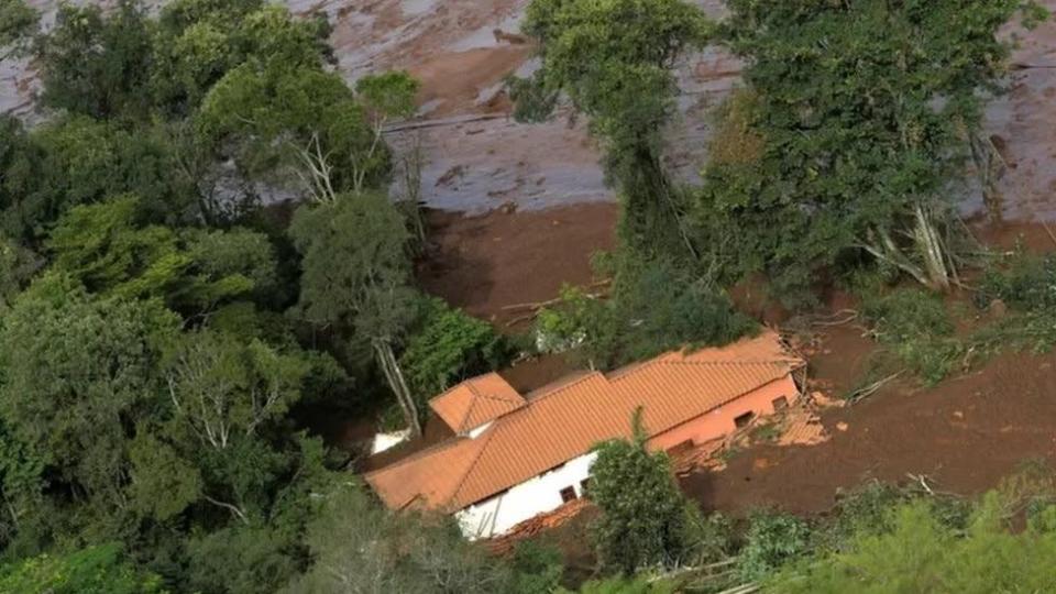 Cenas de destrui&#xe7;&#xe3;o ap&#xf3;s rompimento da barragem em Brumadinho, Minas Gerais