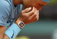 Foto del martes del español Rafael Nadal en su partido ante el australiano Sam Groth por la primera ronda del Abierto de Francia. Mayo 24, 2016. El tenista británico Andy Murray avanzó el martes a la segunda ronda del Abierto de Francia tras sobrevivir a un decisivo quinto set ante el veterano checo Radek Stepanek, en una jornada en la que el español Rafael Nadal y el serbio Novak Djokovic superaron el debut con comodidad. REUTERS/Gonzalo Fuentes