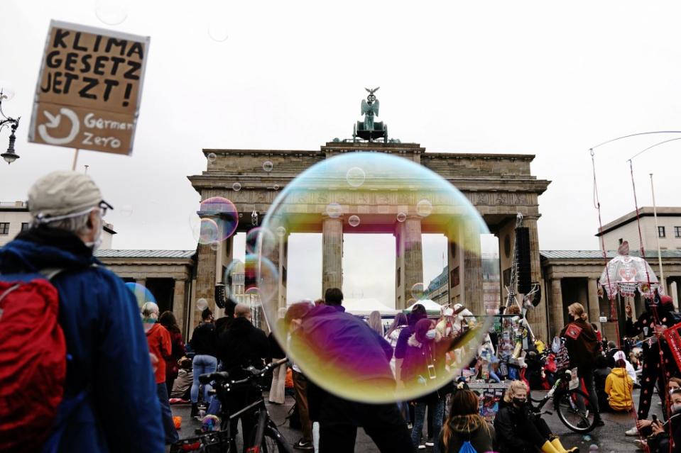 Aktivisten der Klimaschutzbewegung Fridays for Future demonstrieren im Rahmen eines internationalen Klimaprotesttages wieder für mehr Tempo im Kampf gegen die Klimakrise.<span class="copyright">Kay Nietfeld / dpa</span>