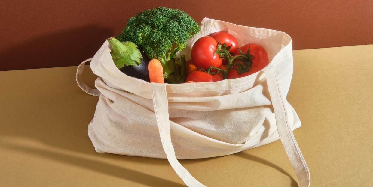 reusable shopping bag with fresh vegetables